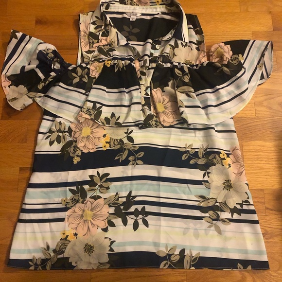 Guess floral off the shoulder top - Picture 1 of 4